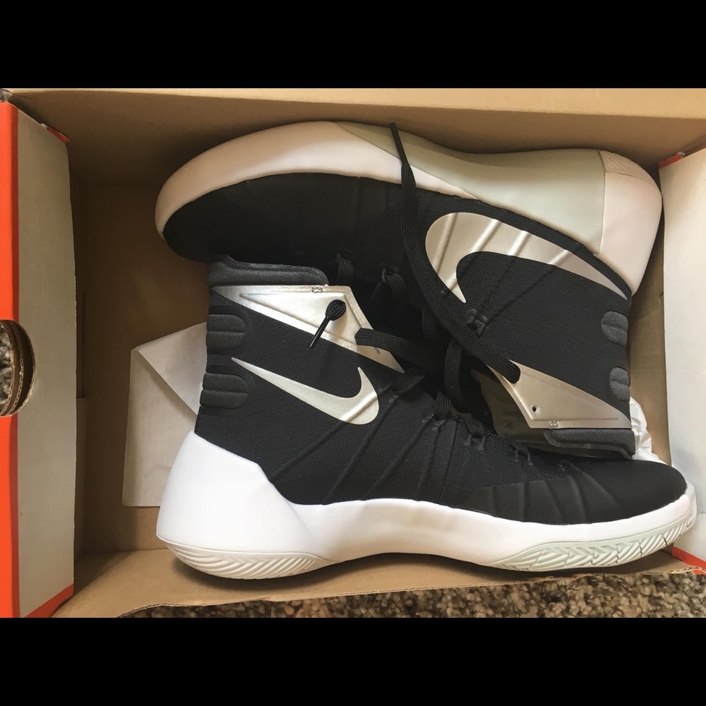 Women’s Nike Hyperdunk 2015 TB